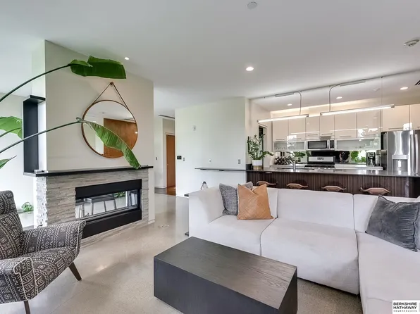 1502 S 10th St APT 302, Omaha, NE 68108