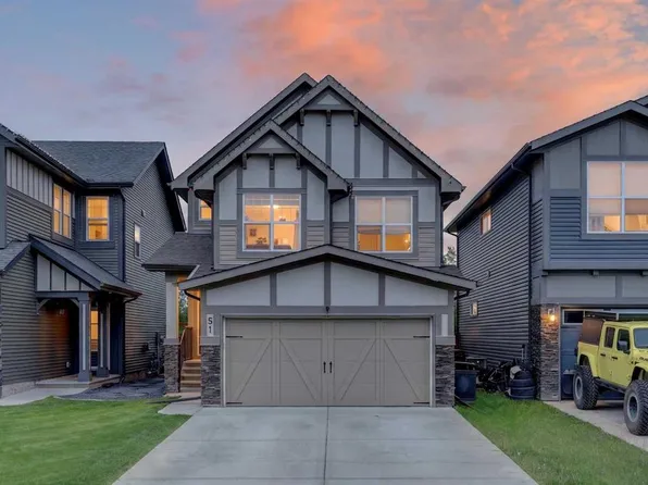51 N Buckskin Way, Cochrane, AB T4C 2P1