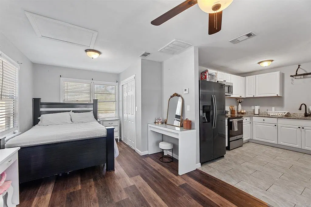 Studio, $1,125 — Photo 2