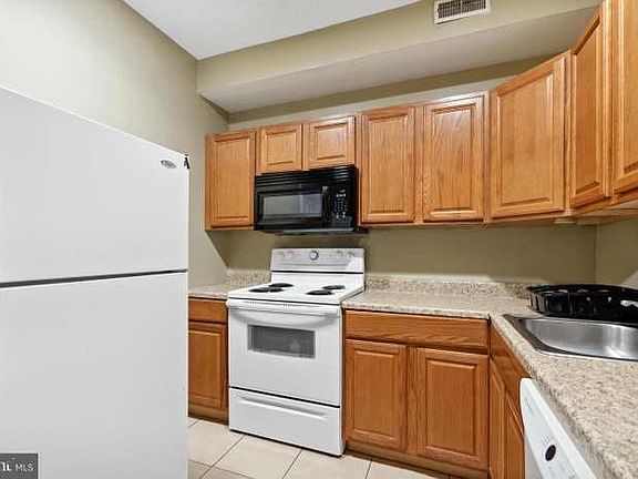 5th image of 1743 Willington St #2