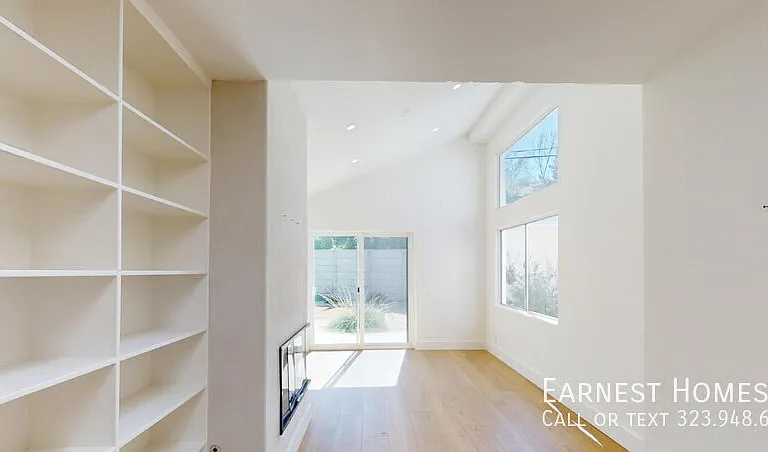 15242 Morrison St — Photo 2