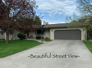 1619 Calumet Rd, Brookings, SD 57006