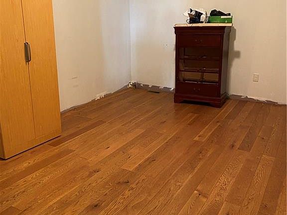 4th image of 678 Pine St