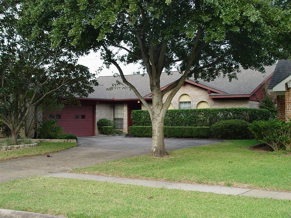 1st image of 815 Park Wind Dr