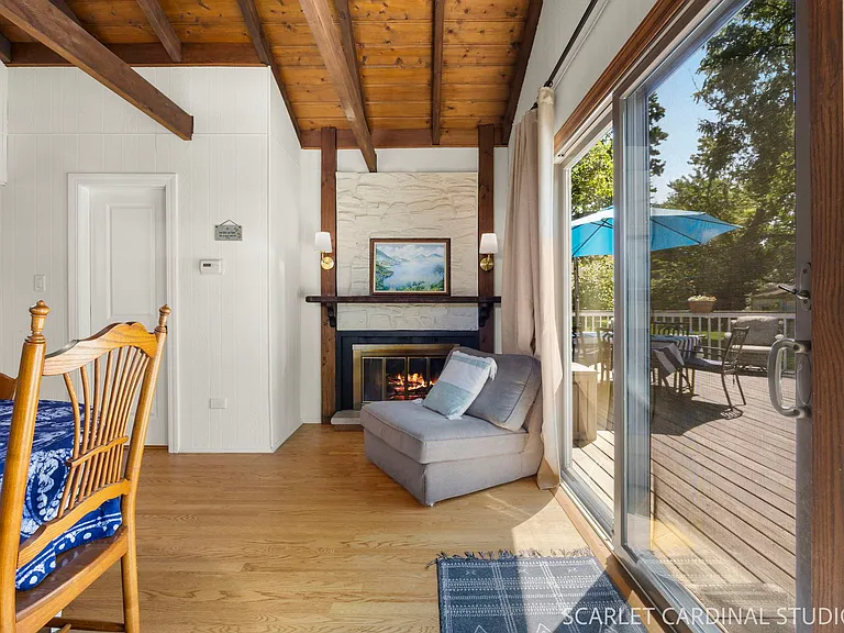 363 Marion Ave — Photo 7