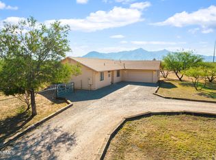 8548 S Coyote Song Ln, Hereford, AZ 85615