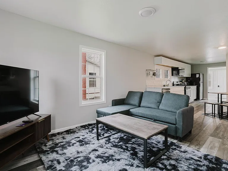 810 Somerset Ave — Photo 6