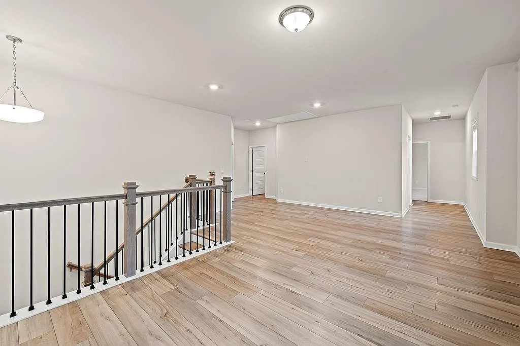 4 bed, 3.0 bath, 3114 sqft, $3,200 — Photo 3