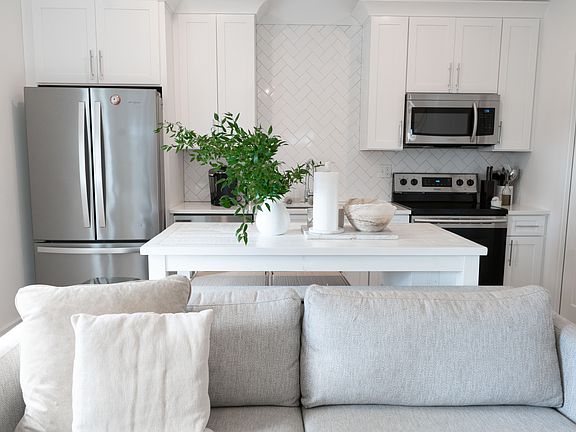 2nd image of 110 Duke St APT 17
