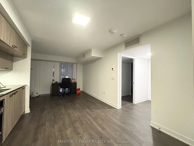 50 McCaul St #512 — Photo 6