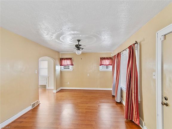 3rd image of 764 Morgan Ave