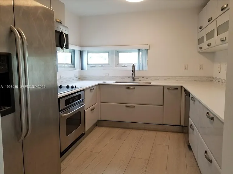 6580 Indian Creek Dr #201 — Photo 28