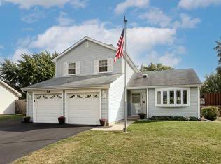 428 E Chippendale Dr, Bartlett, IL 60103