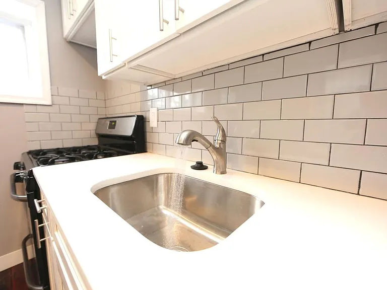 2727 Helen St — Photo 8