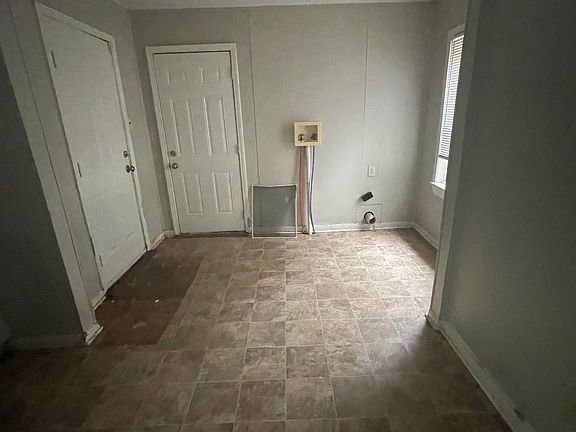 4th image of 20 Wright Cir