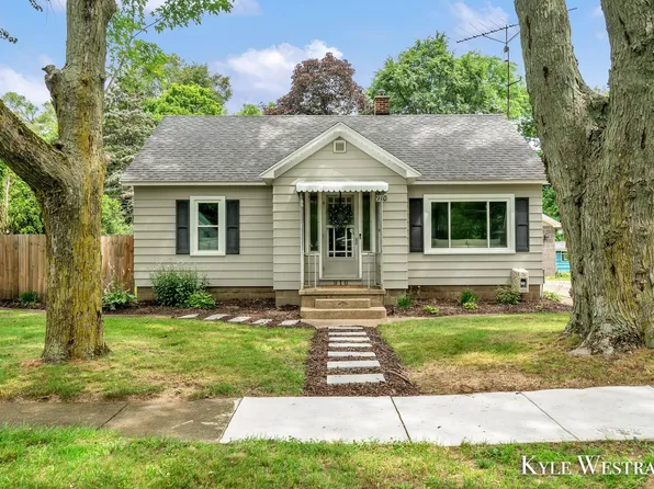 910 E North St, Greenville, MI 48838