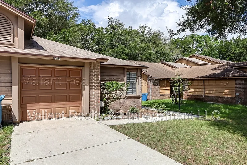 3 bed, 2.0 bath, 1179 sqft, $1,700 — Photo 2