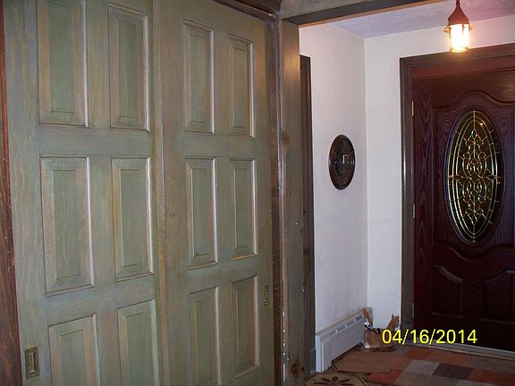 Home entrance & coat closet
