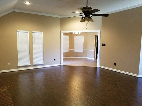 4th image of 118 Zinnia St