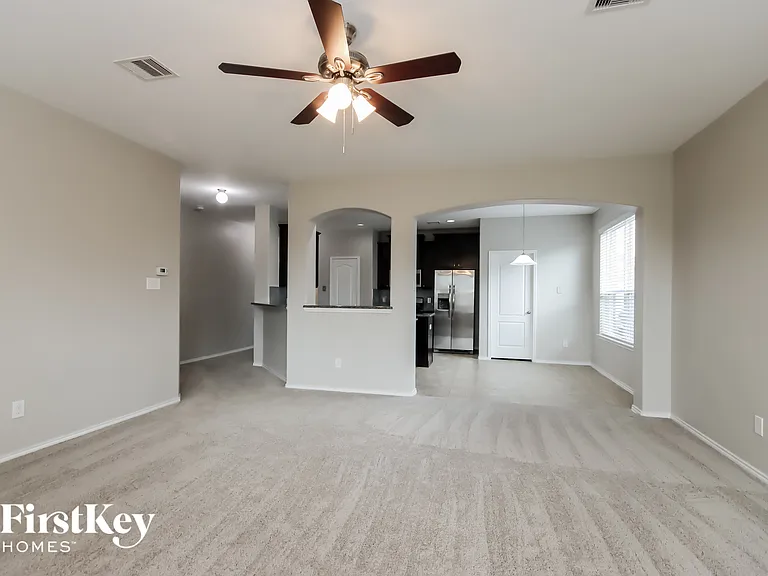 2526 Cold River Dr — Photo 3