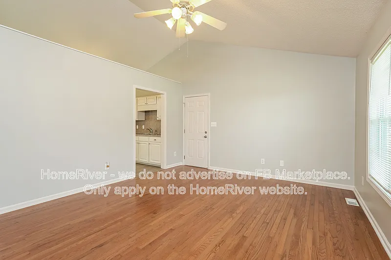 3 bed, 2.0 bath, 1121 sqft, $1,725 — Photo 4