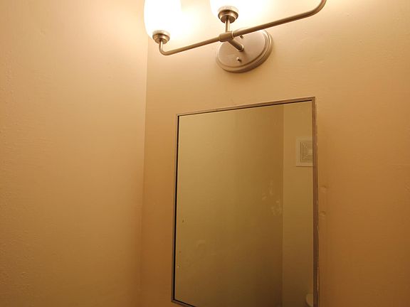 5th image of 204 N Monroe St