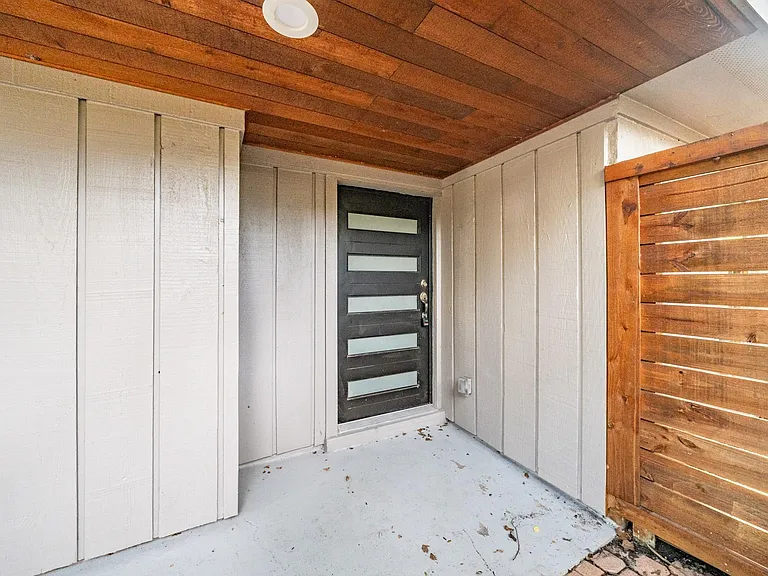 1907 Ashford Hollow Ln — Photo 9