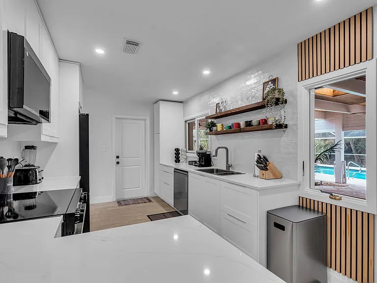 4421 Ocean Blvd — Photo 14