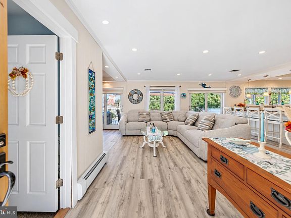 5th image of 127 Hatteras Rd