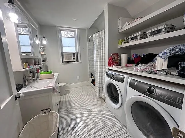 299 Wellington St — Photo 9