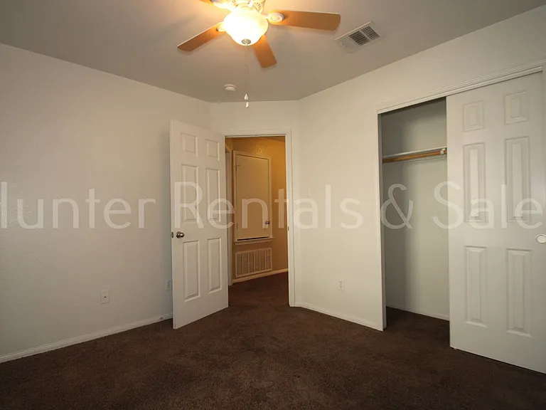 505 E Vega Ln — Photo 18