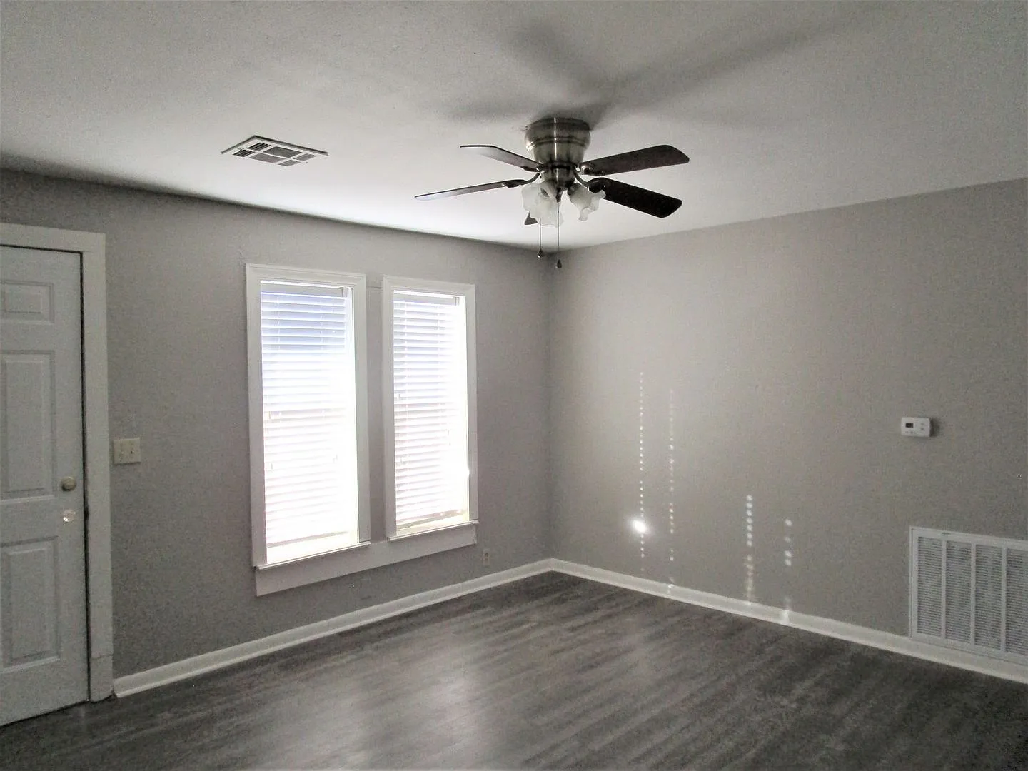 Updated 3 bedroom Across the Street from SWOSU — Photo 3