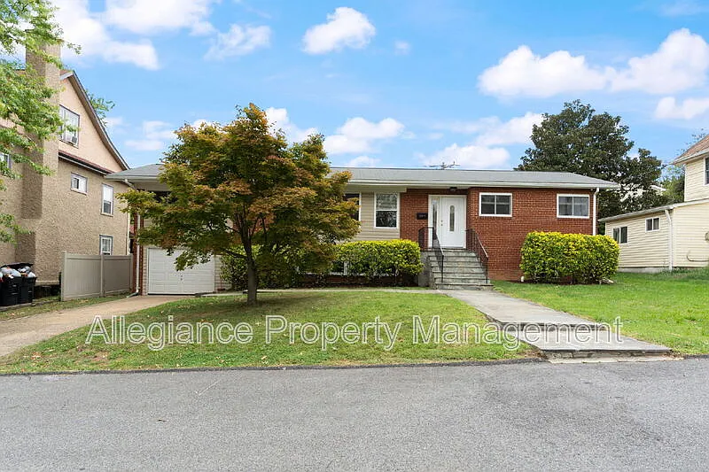 4 bed, 2.0 bath, 1566 sqft, $4,295 — Photo 2