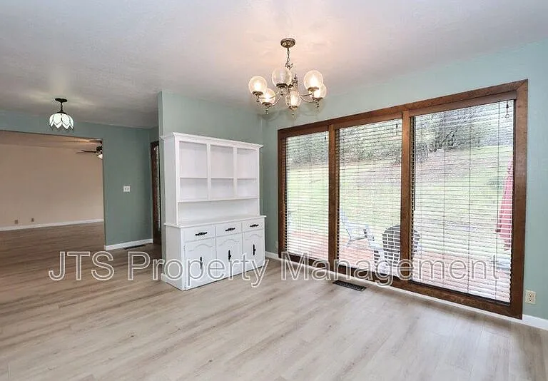 2812 Centennial Ct — Photo 17