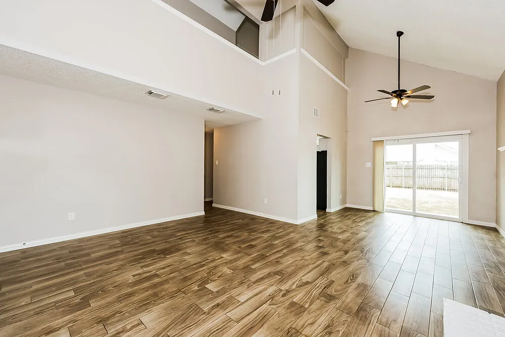 3 bed, 2.5 bath, 1736 sqft, $2,205 — Photo 4