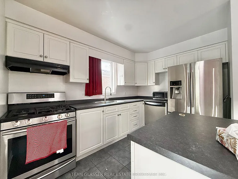 691 Oakcrossing Rd — Photo 2