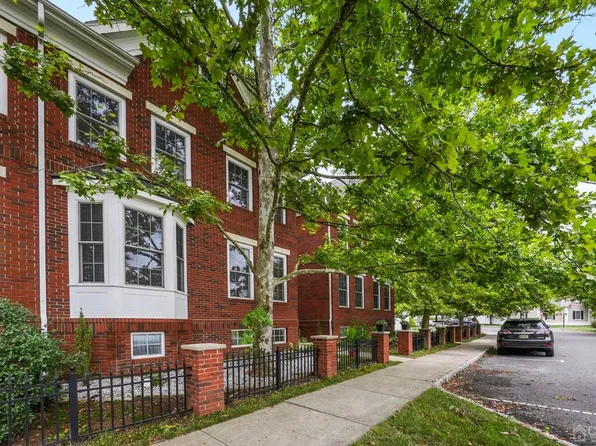 6 Okeson St, Plainsboro, NJ 08536