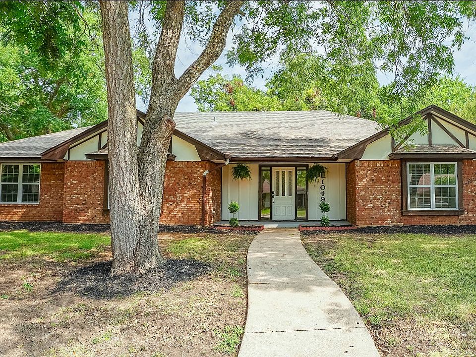 1st image of 1049 Rosewood Dr