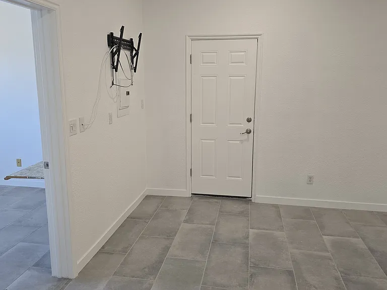 1574 Aspen Springs Rd — Photo 3