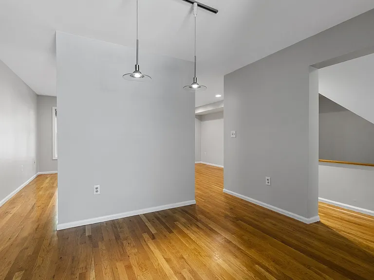 8 Locust Ln #4 — Photo 10