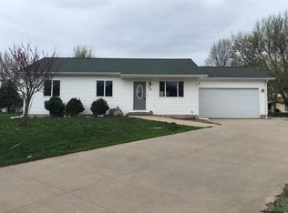 104 Redbud Dr, New London, IA 52645