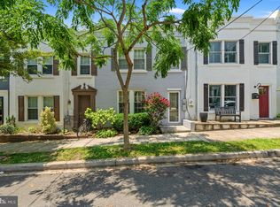 1910 35th Pl NW, Washington, DC 20007