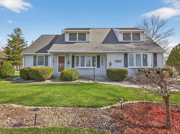 125-127 Wallace Pl, Waterloo, IA 50702