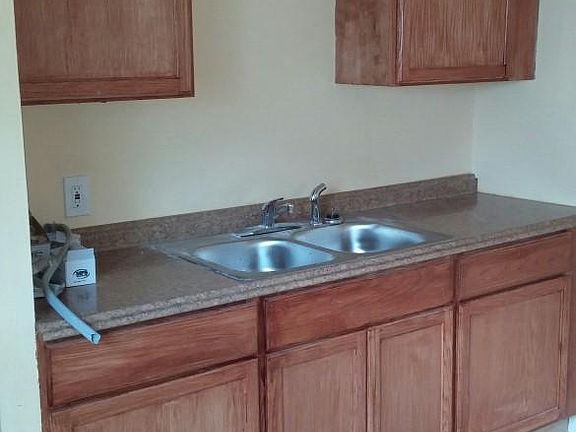 2nd image of 16801 Chateau Ave