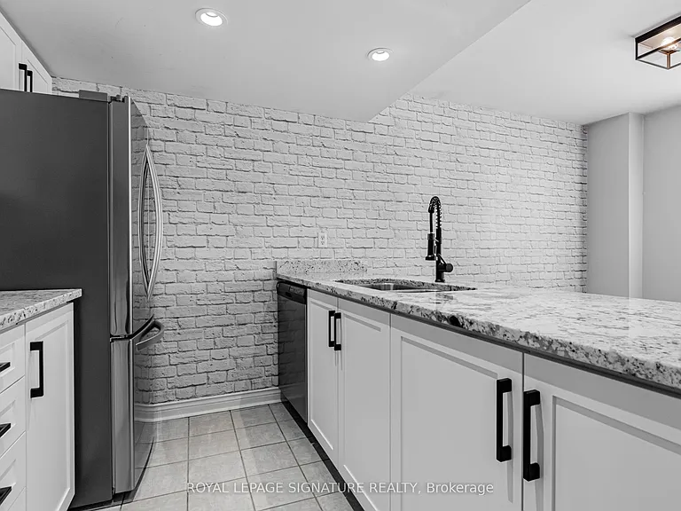 100 Redpath Ave #23 — Photo 14