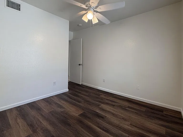 539 Hidalgo Ave — Photo 14