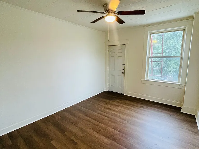 537 E Washington St #3 — Photo 16