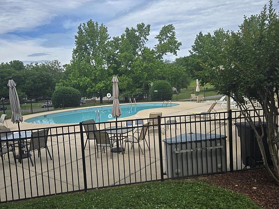 4th image of 8506 Pinehurst Cir