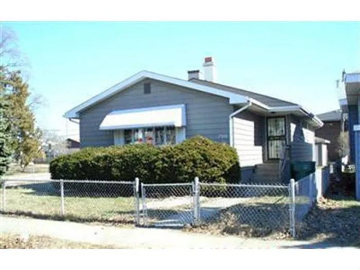 7001 Marshall Ave photo 1
