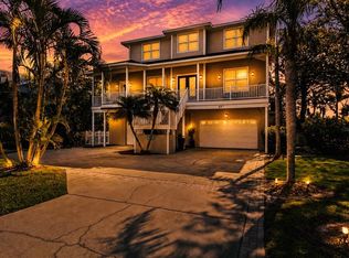 897 Point Seaside Dr, Crystal Beach, FL 34681